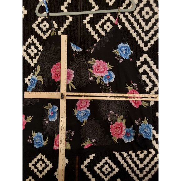 NEW Torrid Women's Camisole in Black with Mandalas and Flowers. Size 1 or 14/16 - Picture 4 of 11